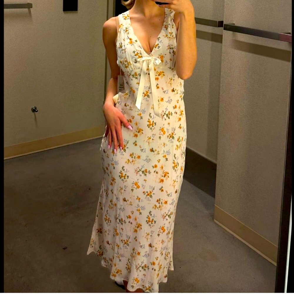 NWT Reformation Janis Floral V Neck Georgette Dress